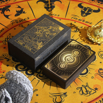 Özel Sert Karton Lüks Tarot Kartları Mıknatıs Kapama Dekoratif Kitap Şekli Kutular Sahte Kitap Favor Kutusu