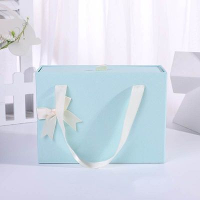 Geri dönüştürülebilir Özel Logo Lüks Sıkı Çekici Giyim Paketleme Tişört Giyim Kağıt Çekmece Giyim Kutusu