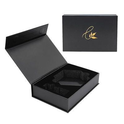 Custom Black Matte Stamped Gold Logo Magnetic Gift Jewelry Paper Box With Foam Insert (Kara Mat Altın Logosu Mıknatıs Hediye Mücevher Kağıt Kutusu Köpük Ekle)