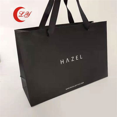 Çevre dostu siyah hediye kağıt çantaları kendi logonla geri dönüştürülmüş malzemelerden yapılmış