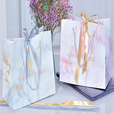 Hot Stamping Özel Lüks Hediye Çantaları Dönüştürülebilir Kraft Alışveriş Çantaları Tutanaklı