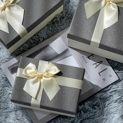 Yüksek Kaliteli Hediye Kutusu Paketleme Sevgililer Günü için özelleştirilebilir boyut Analar Günü Siyah Beyaz Yay Dekorasyon Hediye Kutusu