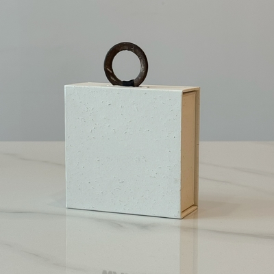 Takı Kolye Beyaz Kişiselleştirilmiş Tasarım manyetik sunum Kutusu Özel Logo Yüzük Küpe Kolye Bileklik Ambalaj Kağıt Kutusu