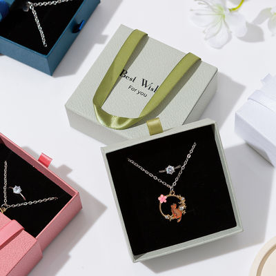 Lüks Özel Baskılı kraft kağıt Küpe ve Kolye Kutuları Kadınlar için Geri Dönüştürülebilir Kağıt Yüzük Kutusu Çevre Dostu Hediye Ambalajı