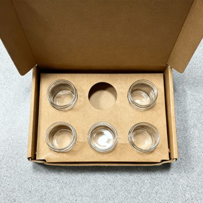 Özel 6'lı Kraft Oluklu Hediye Ambalaj Kutusu 2 Oz Kokulu Mum Teneke Altın Varak ve Mat Laminasyon Baskı İşlemi İçin