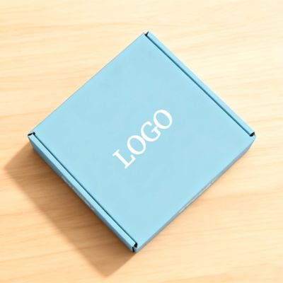 Ayakkabı Giysi Katlama Uçak Nakliye ve Paketleme İçin Parlak Laminasyonlu Sünger Astarlı Özel Oluklu Mukavva Kutu