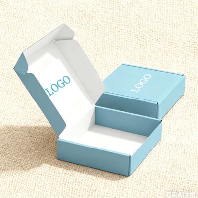 Ayakkabı Giysi Katlama Uçak Nakliye ve Paketleme İçin Parlak Laminasyonlu Sünger Astarlı Özel Oluklu Mukavva Kutu